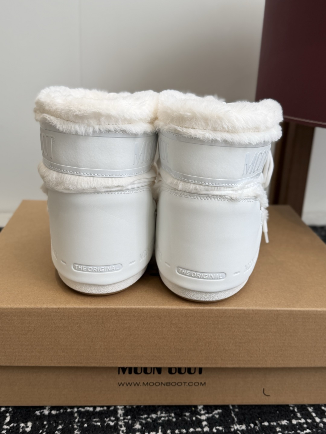 代购级短靴Moon Boot 26ss 秋冬最新款雪地靴系列……丑萌雪地短靴 忘了UGG吧,时髦人都在穿Moon Boo 代购级短靴Moon Boot 26ss 秋冬最新款雪地靴系列……丑萌雪地短靴 忘了UGG吧,时髦人都在穿Moon Boo
