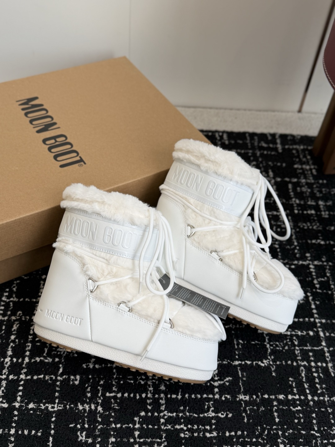 代购级短靴Moon Boot 26ss 秋冬最新款雪地靴系列……丑萌雪地短靴 忘了UGG吧,时髦人都在穿Moon Boo 代购级短靴Moon Boot 26ss 秋冬最新款雪地靴系列……丑萌雪地短靴 忘了UGG吧,时髦人都在穿Moon Boo