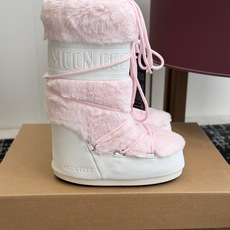 代购级 长靴 Moon Boot 26ss 秋冬最新款雪地靴系列……丑萌雪地短靴 忘了UGG吧,时髦人都在穿Moon B 代购级 长靴 Moon Boot 26ss 秋冬最新款雪地靴系列……丑萌雪地短靴 忘了UGG吧,时髦人都在穿Moon B