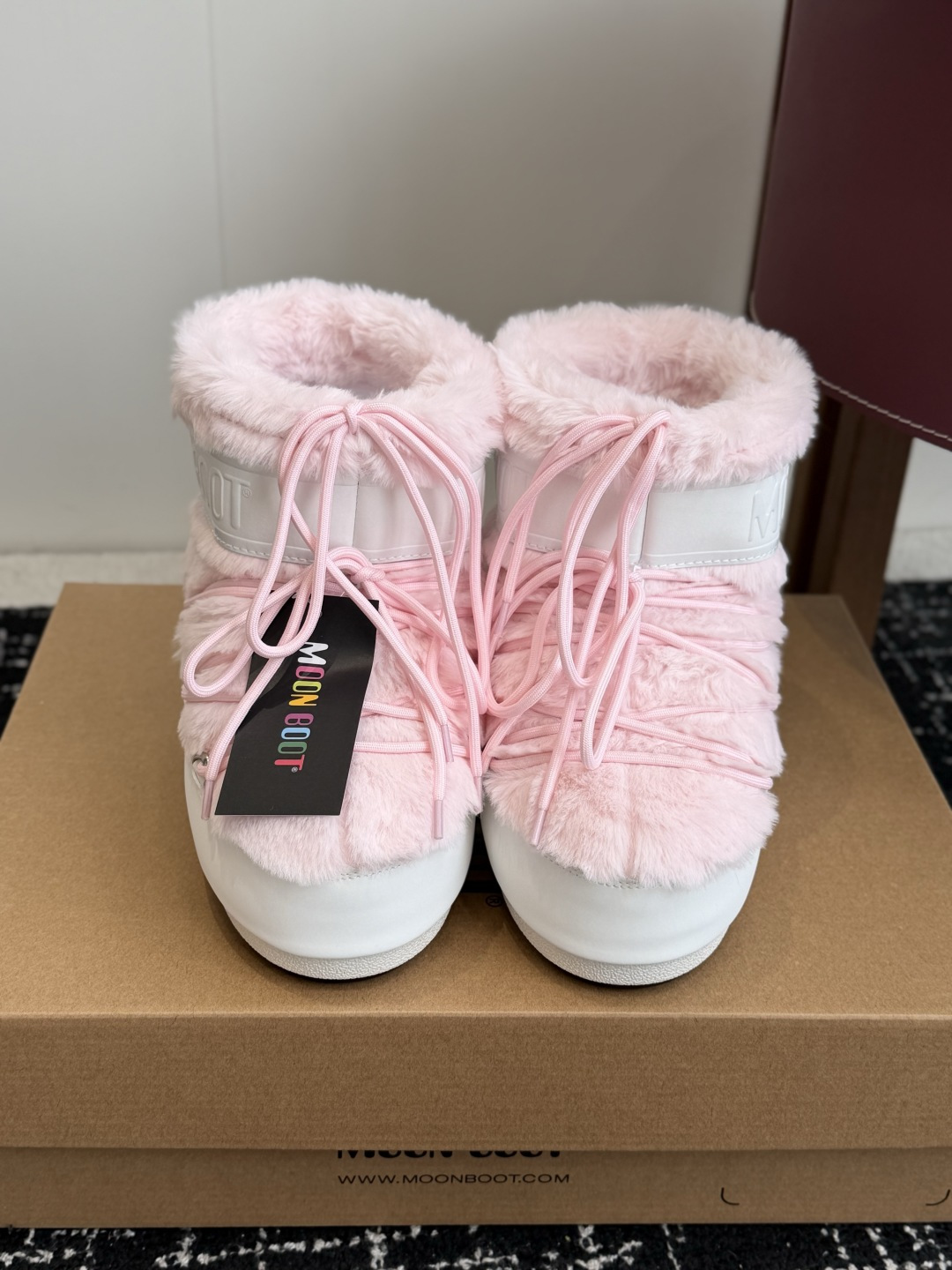 代购级短靴Moon Boot 26ss 秋冬最新款雪地靴系列……丑萌雪地短靴 忘了UGG吧,时髦人都在穿Moon Boo 代购级短靴Moon Boot 26ss 秋冬最新款雪地靴系列……丑萌雪地短靴 忘了UGG吧,时髦人都在穿Moon Boo