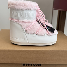 代购级短靴Moon Boot 26ss 秋冬最新款雪地靴系列……丑萌雪地短靴 忘了UGG吧,时髦人都在穿Moon Boo 代购级短靴Moon Boot 26ss 秋冬最新款雪地靴系列……丑萌雪地短靴 忘了UGG吧,时髦人都在穿Moon Boo