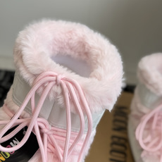 代购级短靴Moon Boot 26ss 秋冬最新款雪地靴系列……丑萌雪地短靴 忘了UGG吧,时髦人都在穿Moon Boo 代购级短靴Moon Boot 26ss 秋冬最新款雪地靴系列……丑萌雪地短靴 忘了UGG吧,时髦人都在穿Moon Boo