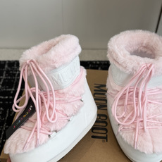 代购级短靴Moon Boot 26ss 秋冬最新款雪地靴系列……丑萌雪地短靴 忘了UGG吧,时髦人都在穿Moon Boo 代购级短靴Moon Boot 26ss 秋冬最新款雪地靴系列……丑萌雪地短靴 忘了UGG吧,时髦人都在穿Moon Boo