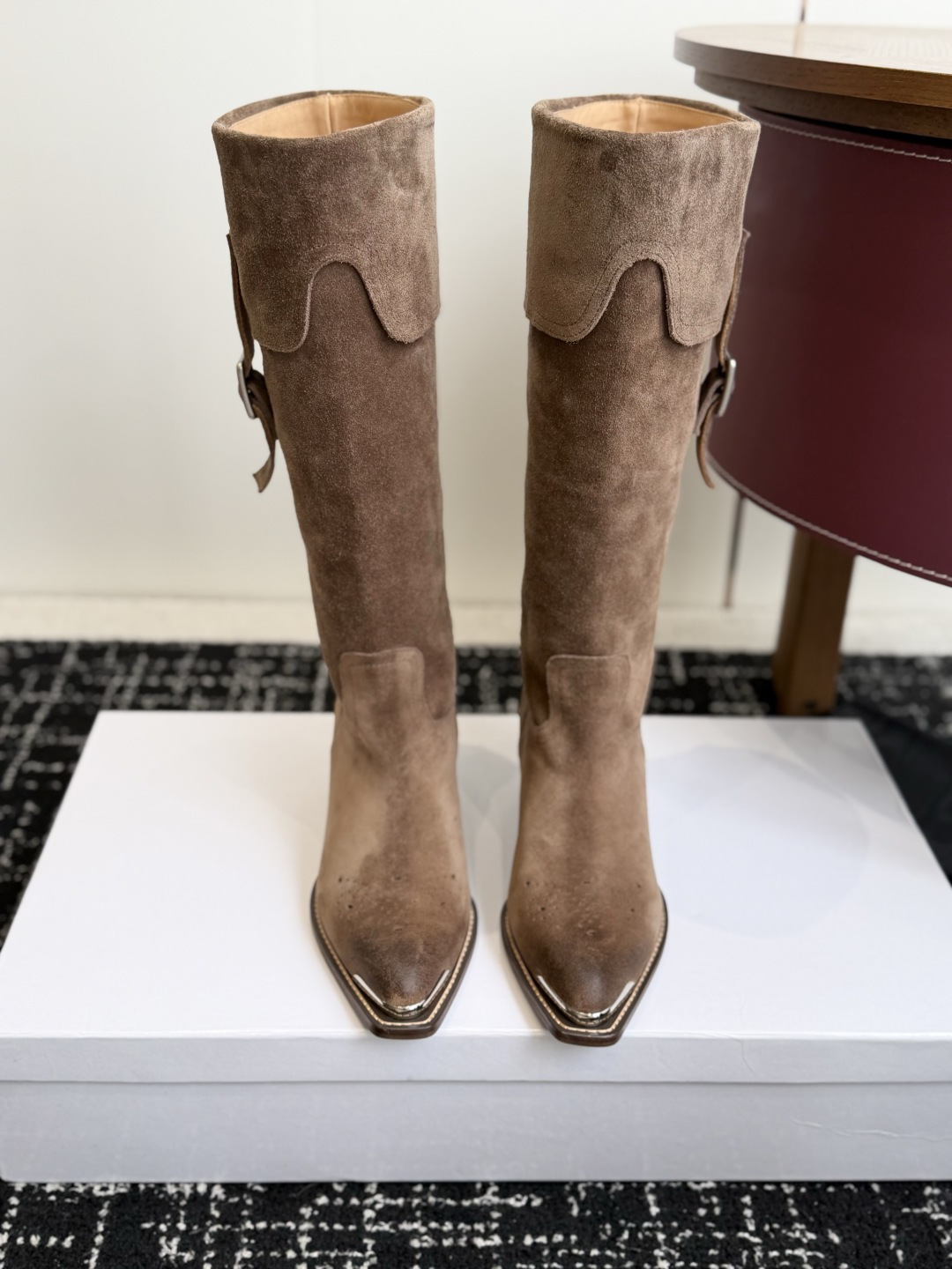 代购级 Celine 赛琳 26ss秋冬新品 复古粗跟 切尔西 尖头 长靴 高靴 骑士靴 塞琳这一季好看的款式真的是很多