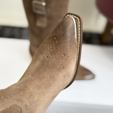 代购级 Celine 赛琳 26ss秋冬新品 复古粗跟 切尔西 尖头 长靴 高靴 骑士靴 塞琳这一季好看的款式真的是很多 代购级 Celine 赛琳 26ss秋冬新品 复古粗跟 切尔西 尖头 长靴 高靴 骑士靴 塞琳这一季好看的款式真的是很多