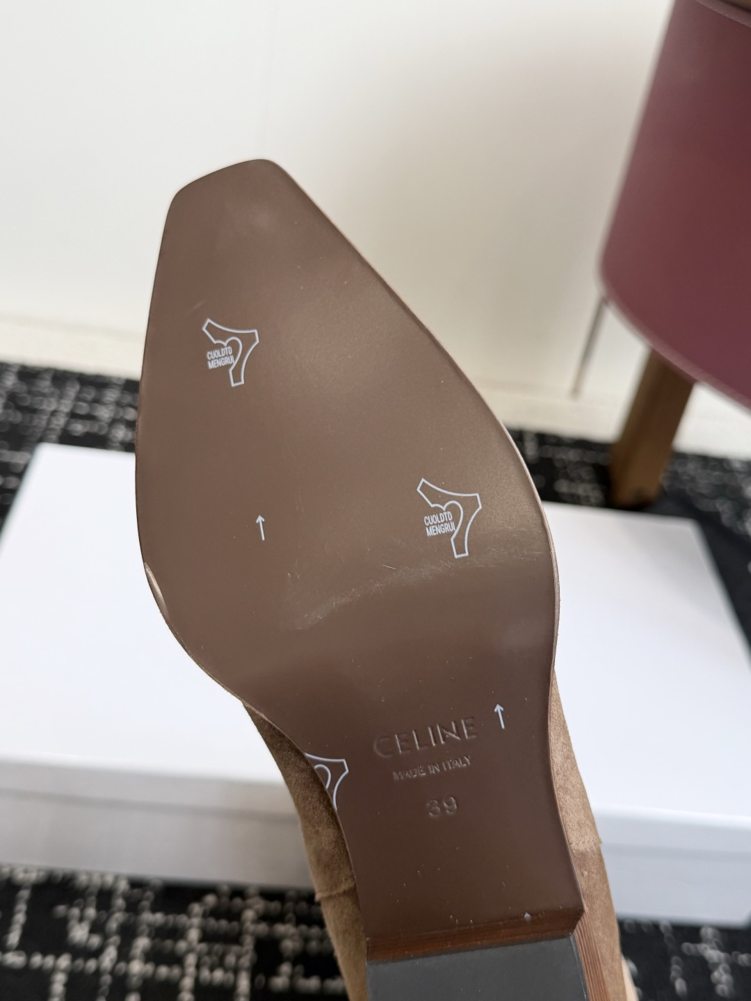 代购级 Celine 赛琳 26ss秋冬新品 复古粗跟 切尔西 尖头 长靴 高靴 骑士靴 塞琳这一季好看的款式真的是很多 代购级 Celine 赛琳 26ss秋冬新品 复古粗跟 切尔西 尖头 长靴 高靴 骑士靴 塞琳这一季好看的款式真的是很多