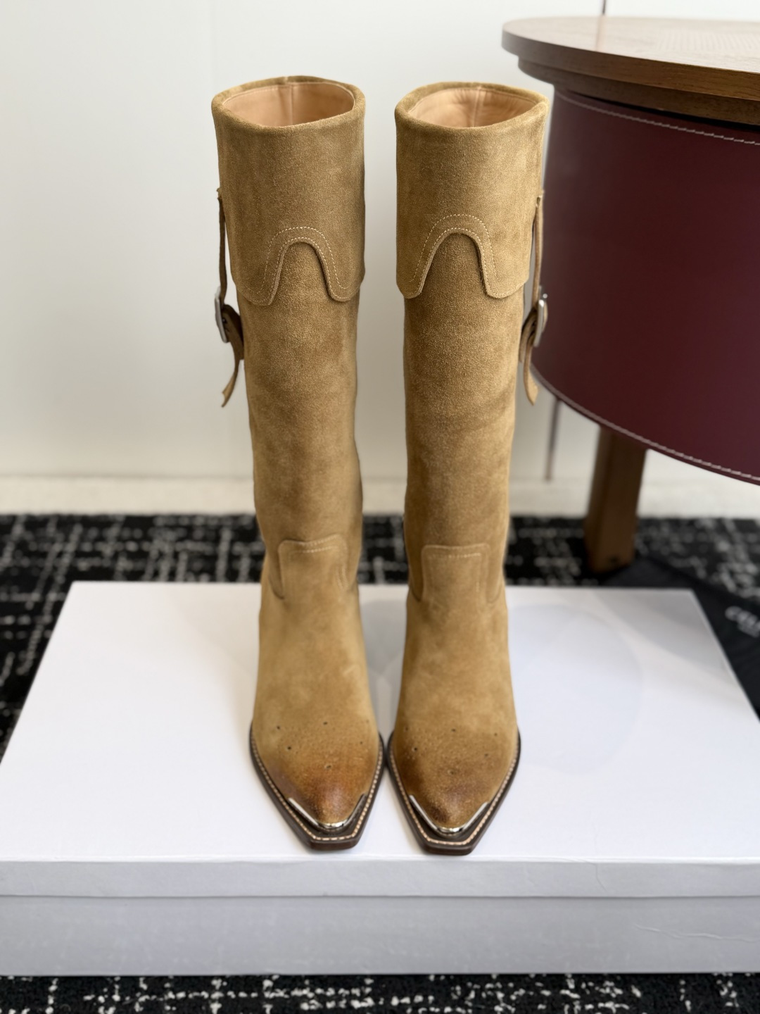 代购级 Celine 赛琳 26ss秋冬新品 复古粗跟 切尔西 尖头 长靴 高靴 骑士靴 塞琳这一季好看的款式真的是很多