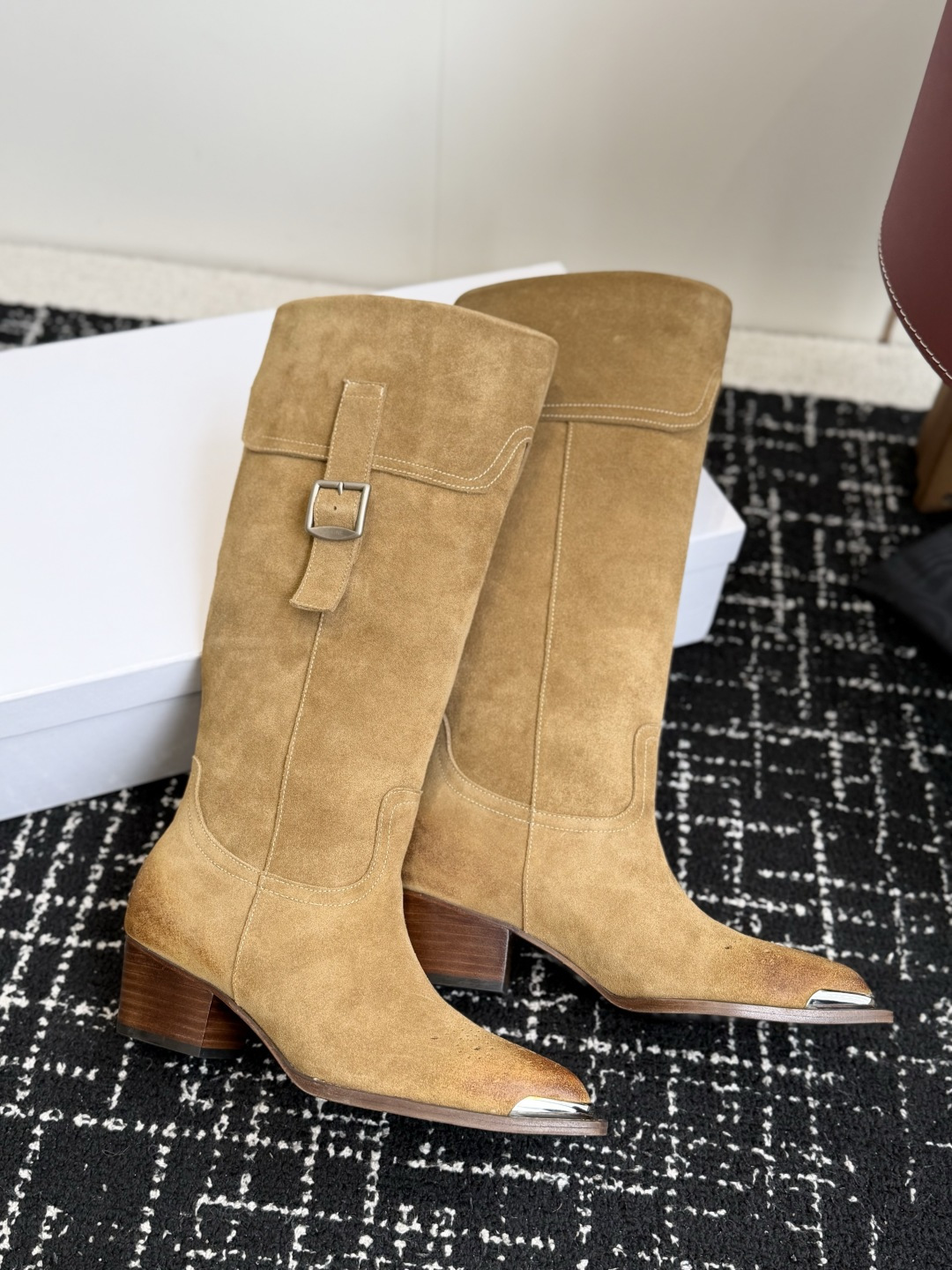 代购级 Celine 赛琳 26ss秋冬新品 复古粗跟 切尔西 尖头 长靴 高靴 骑士靴 塞琳这一季好看的款式真的是很多