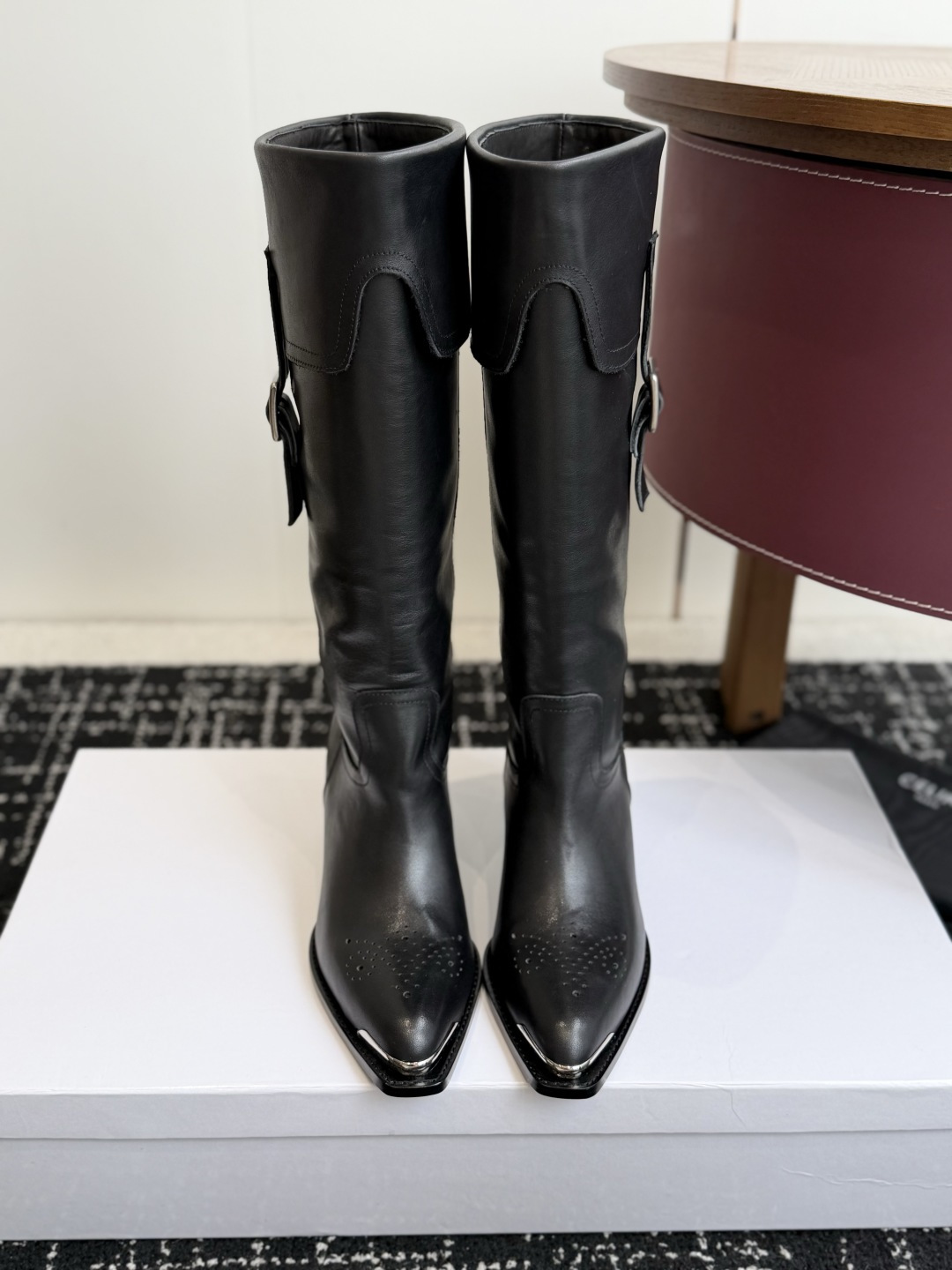 代购级Celine 赛琳 26ss秋冬新品 复古粗跟 切尔西 尖头 长靴 高靴 骑士靴 塞琳这一季好看的款式真的是很多 
