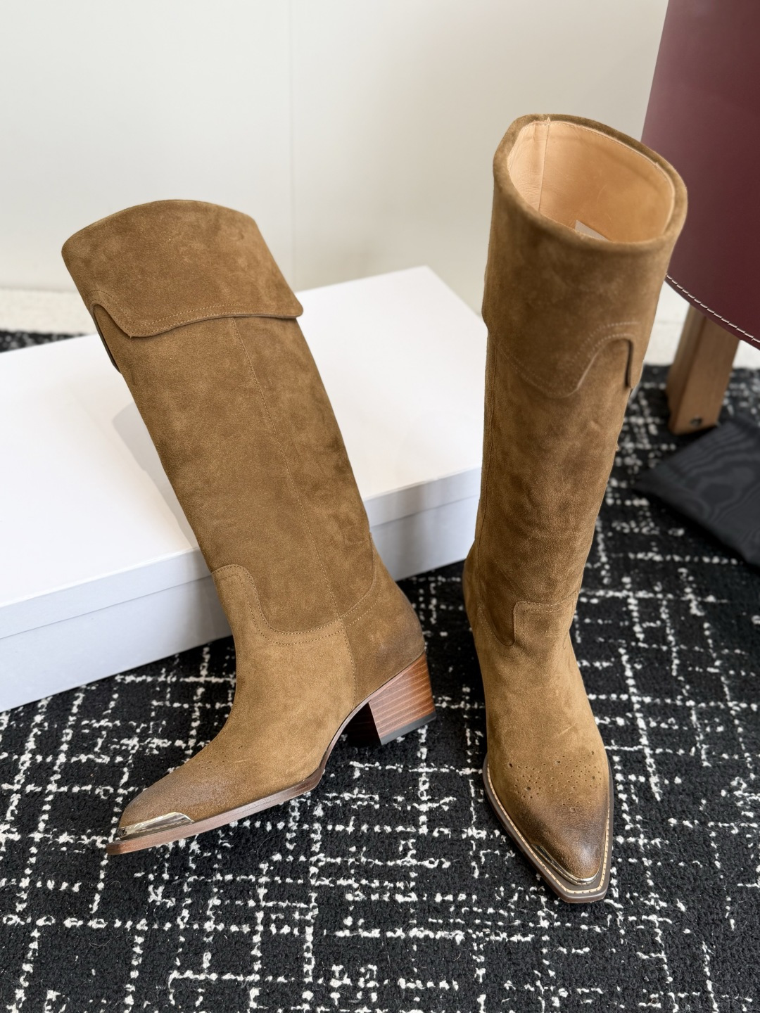 代购级 Celine 赛琳 26ss秋冬新品 复古粗跟 切尔西 尖头 长靴 高靴 骑士靴 塞琳这一季好看的款式真的是很多