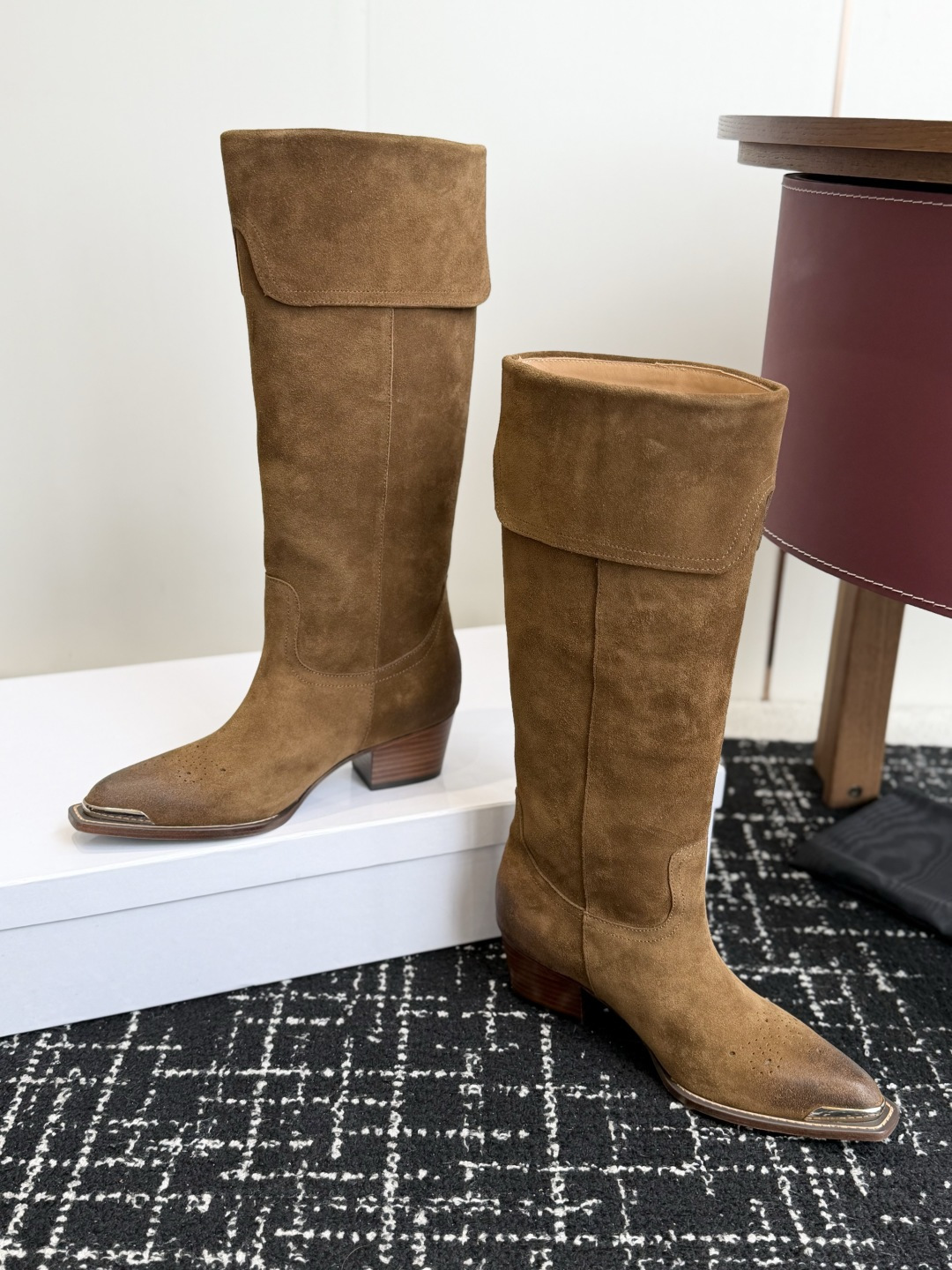 代购级 Celine 赛琳 26ss秋冬新品 复古粗跟 切尔西 尖头 长靴 高靴 骑士靴 塞琳这一季好看的款式真的是很多