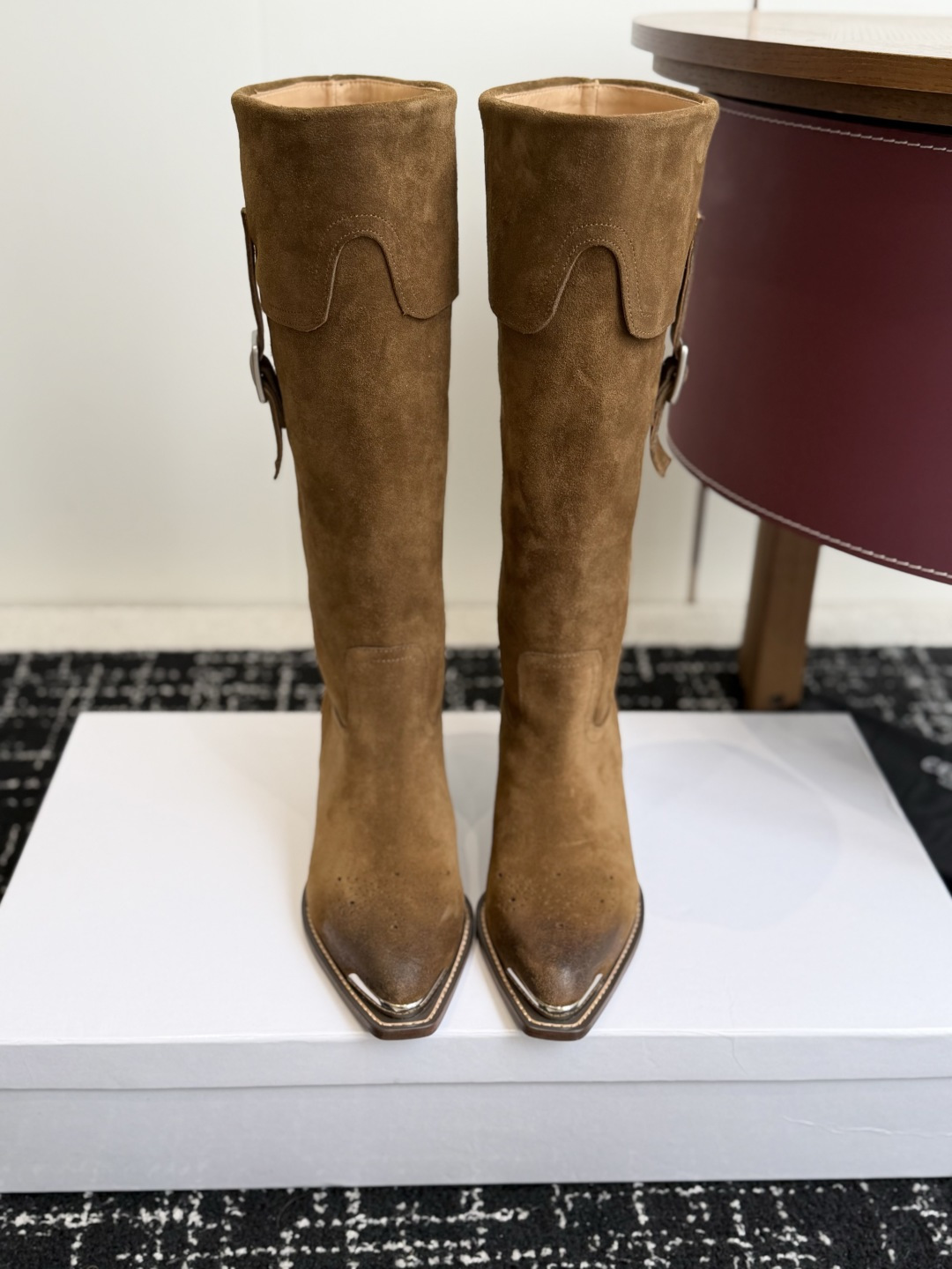 代购级 Celine 赛琳 26ss秋冬新品 复古粗跟 切尔西 尖头 长靴 高靴 骑士靴 塞琳这一季好看的款式真的是很多