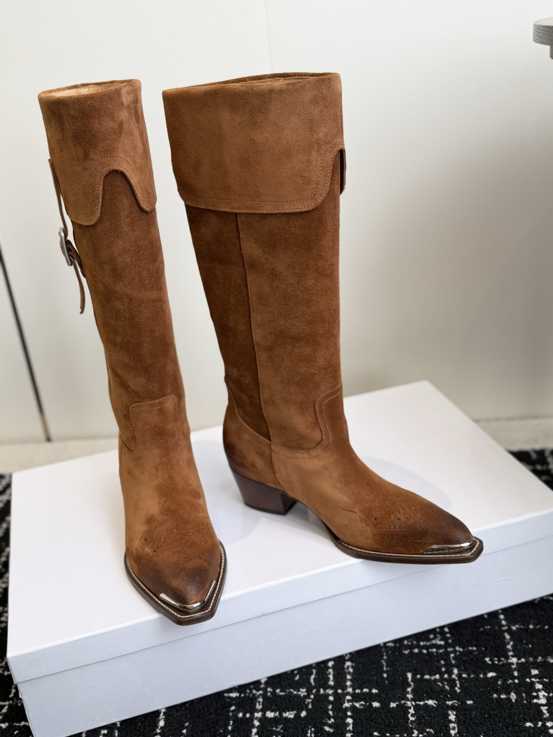 代购级 Celine 赛琳 26ss秋冬新品 复古粗跟 切尔西 尖头 长靴 高靴 骑士靴 塞琳这一季好看的款式真的是很多