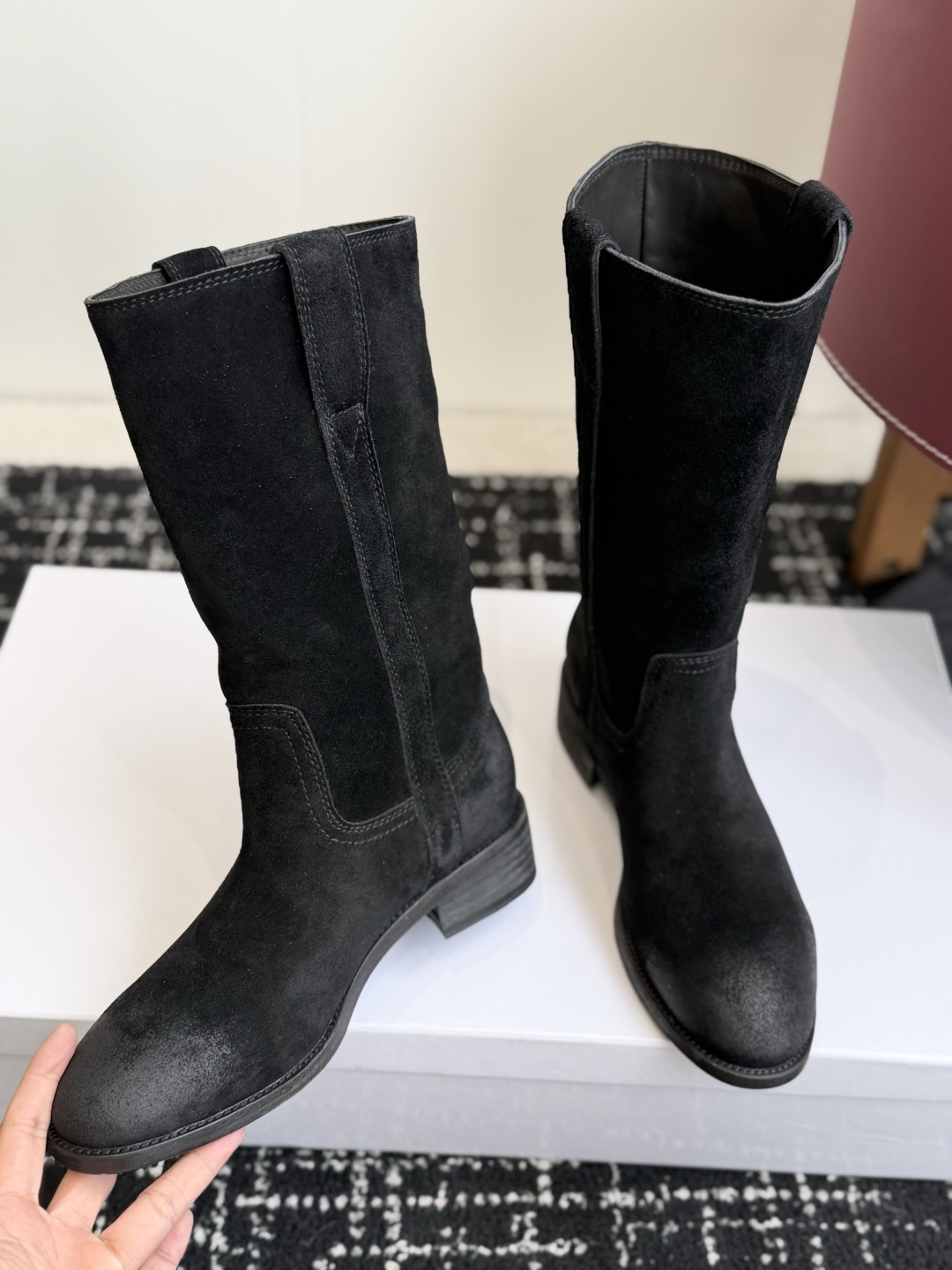 代购级 Celine 赛琳 26ss秋冬新品 粗跟 短靴 塞琳这一季好看的款式真的是很多 比如这款军靴就很机车风 重点夸 代购级 Celine 赛琳 26ss秋冬新品 粗跟 短靴 塞琳这一季好看的款式真的是很多 比如这款军靴就很机车风 重点夸