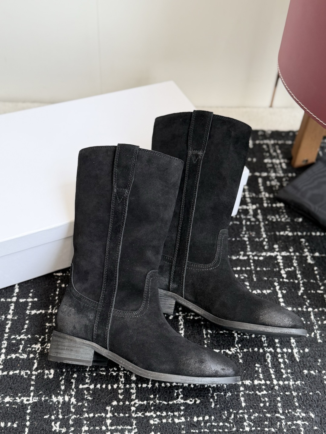 代购级 Celine 赛琳 26ss秋冬新品 粗跟 短靴 塞琳这一季好看的款式真的是很多 比如这款军靴就很机车风 重点夸 代购级 Celine 赛琳 26ss秋冬新品 粗跟 短靴 塞琳这一季好看的款式真的是很多 比如这款军靴就很机车风 重点夸