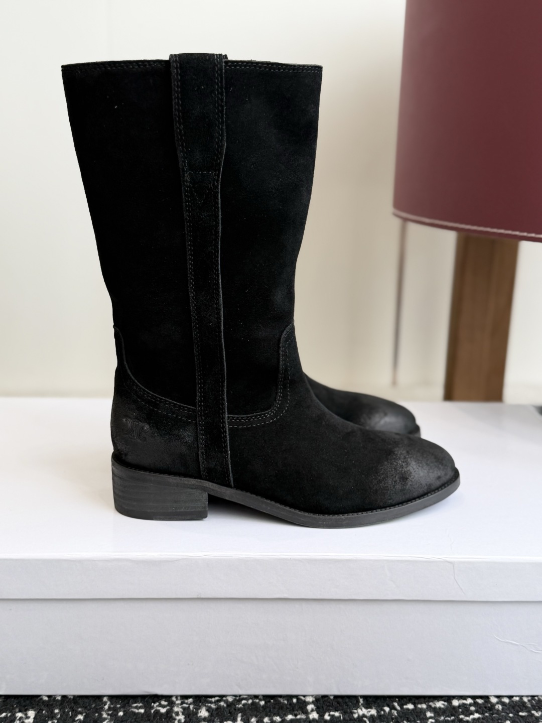 代购级 Celine 赛琳 26ss秋冬新品 粗跟 短靴 塞琳这一季好看的款式真的是很多 比如这款军靴就很机车风 重点夸 代购级 Celine 赛琳 26ss秋冬新品 粗跟 短靴 塞琳这一季好看的款式真的是很多 比如这款军靴就很机车风 重点夸