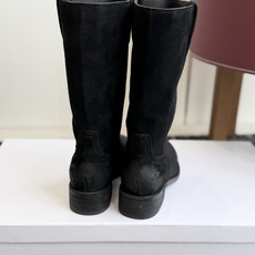代购级 Celine 赛琳 26ss秋冬新品 粗跟 短靴 塞琳这一季好看的款式真的是很多 比如这款军靴就很机车风 重点夸 代购级 Celine 赛琳 26ss秋冬新品 粗跟 短靴 塞琳这一季好看的款式真的是很多 比如这款军靴就很机车风 重点夸