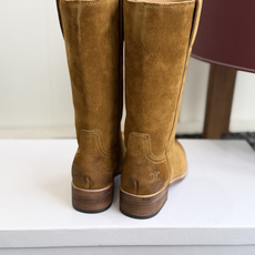 代购级 Celine 赛琳 26ss秋冬新品 粗跟 短靴 塞琳这一季好看的款式真的是很多 比如这款军靴就很机车风 重点夸 代购级 Celine 赛琳 26ss秋冬新品 粗跟 短靴 塞琳这一季好看的款式真的是很多 比如这款军靴就很机车风 重点夸