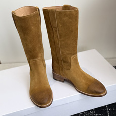 代购级 Celine 赛琳 26ss秋冬新品 粗跟 短靴 塞琳这一季好看的款式真的是很多 比如这款军靴就很机车风 重点夸 代购级 Celine 赛琳 26ss秋冬新品 粗跟 短靴 塞琳这一季好看的款式真的是很多 比如这款军靴就很机车风 重点夸