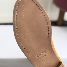 代购级 Celine 赛琳 26ss秋冬新品 粗跟 短靴 塞琳这一季好看的款式真的是很多 比如这款军靴就很机车风 重点夸 代购级 Celine 赛琳 26ss秋冬新品 粗跟 短靴 塞琳这一季好看的款式真的是很多 比如这款军靴就很机车风 重点夸