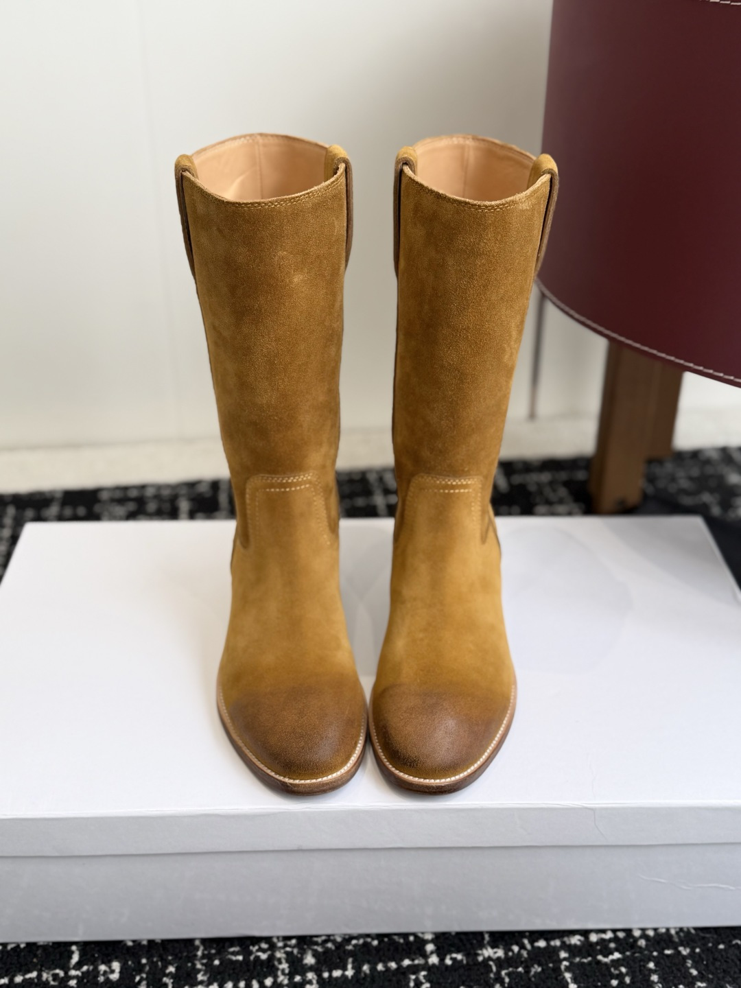 代购级 Celine 赛琳 26ss秋冬新品 粗跟 短靴 塞琳这一季好看的款式真的是很多 比如这款军靴就很机车风 重点夸