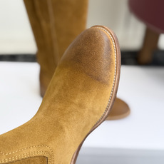 代购级 Celine 赛琳 26ss秋冬新品 粗跟 短靴 塞琳这一季好看的款式真的是很多 比如这款军靴就很机车风 重点夸 代购级 Celine 赛琳 26ss秋冬新品 粗跟 短靴 塞琳这一季好看的款式真的是很多 比如这款军靴就很机车风 重点夸