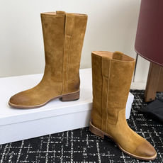 代购级 Celine 赛琳 26ss秋冬新品 粗跟 短靴 塞琳这一季好看的款式真的是很多 比如这款军靴就很机车风 重点夸 代购级 Celine 赛琳 26ss秋冬新品 粗跟 短靴 塞琳这一季好看的款式真的是很多 比如这款军靴就很机车风 重点夸