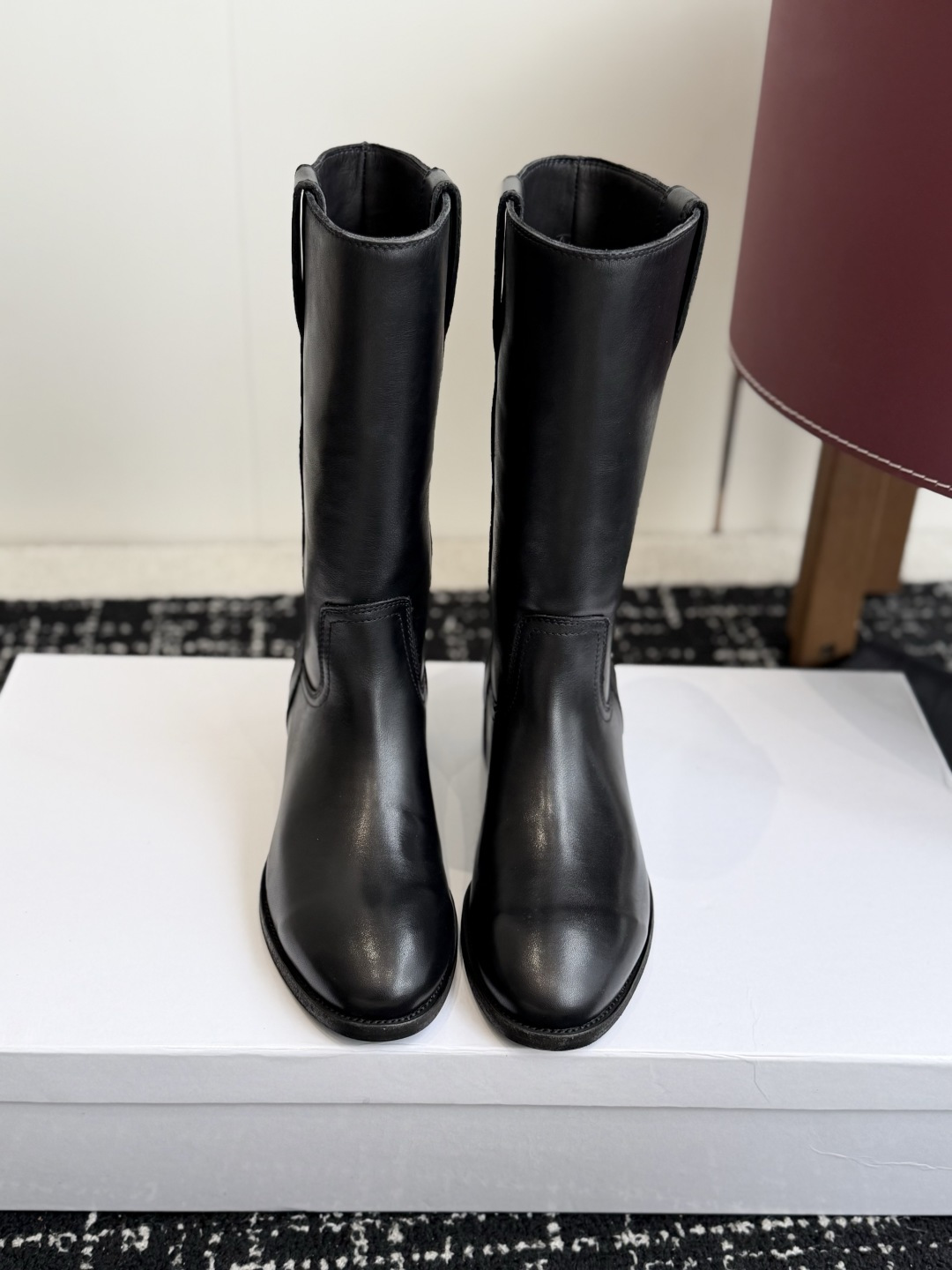 代购级 Celine 赛琳 26ss秋冬新品 粗跟 短靴 塞琳这一季好看的款式真的是很多 比如这款军靴就很机车风 重点夸
