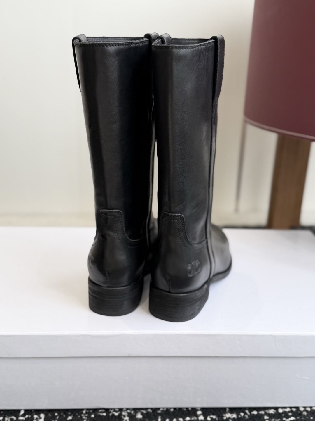 代购级 Celine 赛琳 26ss秋冬新品 粗跟 短靴 塞琳这一季好看的款式真的是很多 比如这款军靴就很机车风 重点夸 代购级 Celine 赛琳 26ss秋冬新品 粗跟 短靴 塞琳这一季好看的款式真的是很多 比如这款军靴就很机车风 重点夸
