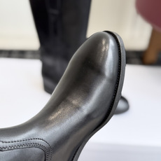 代购级 Celine 赛琳 26ss秋冬新品 粗跟 短靴 塞琳这一季好看的款式真的是很多 比如这款军靴就很机车风 重点夸 代购级 Celine 赛琳 26ss秋冬新品 粗跟 短靴 塞琳这一季好看的款式真的是很多 比如这款军靴就很机车风 重点夸