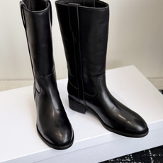 代购级 Celine 赛琳 26ss秋冬新品 粗跟 短靴 塞琳这一季好看的款式真的是很多 比如这款军靴就很机车风 重点夸 代购级 Celine 赛琳 26ss秋冬新品 粗跟 短靴 塞琳这一季好看的款式真的是很多 比如这款军靴就很机车风 重点夸
