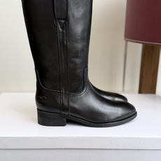 代购级 Celine 赛琳 26ss秋冬新品 粗跟 短靴 塞琳这一季好看的款式真的是很多 比如这款军靴就很机车风 重点夸 代购级 Celine 赛琳 26ss秋冬新品 粗跟 短靴 塞琳这一季好看的款式真的是很多 比如这款军靴就很机车风 重点夸