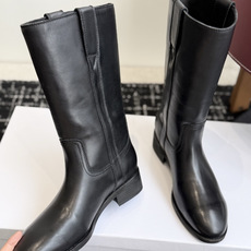 代购级 Celine 赛琳 26ss秋冬新品 粗跟 短靴 塞琳这一季好看的款式真的是很多 比如这款军靴就很机车风 重点夸 代购级 Celine 赛琳 26ss秋冬新品 粗跟 短靴 塞琳这一季好看的款式真的是很多 比如这款军靴就很机车风 重点夸