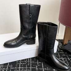 代购级 Celine 赛琳 26ss秋冬新品 粗跟 短靴 塞琳这一季好看的款式真的是很多 比如这款军靴就很机车风 重点夸 代购级 Celine 赛琳 26ss秋冬新品 粗跟 短靴 塞琳这一季好看的款式真的是很多 比如这款军靴就很机车风 重点夸