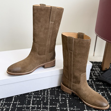 代购级 Celine 赛琳 26ss秋冬新品 粗跟 短靴 塞琳这一季好看的款式真的是很多 比如这款军靴就很机车风 重点夸 代购级 Celine 赛琳 26ss秋冬新品 粗跟 短靴 塞琳这一季好看的款式真的是很多 比如这款军靴就很机车风 重点夸