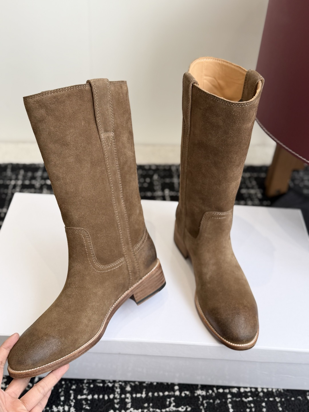 代购级 Celine 赛琳 26ss秋冬新品 粗跟 短靴 塞琳这一季好看的款式真的是很多 比如这款军靴就很机车风 重点夸 代购级 Celine 赛琳 26ss秋冬新品 粗跟 短靴 塞琳这一季好看的款式真的是很多 比如这款军靴就很机车风 重点夸