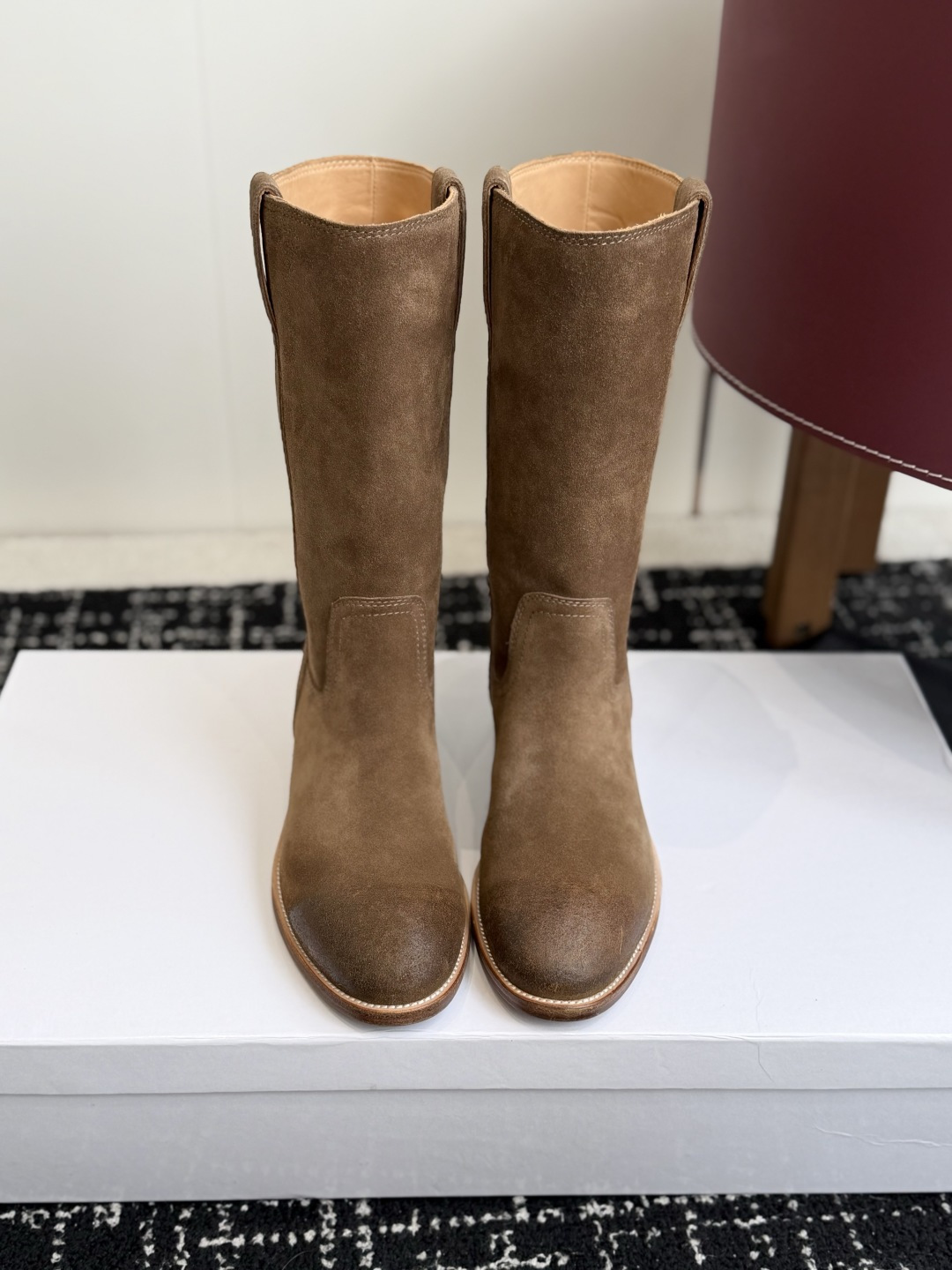 代购级 Celine 赛琳 26ss秋冬新品 粗跟 短靴 塞琳这一季好看的款式真的是很多 比如这款军靴就很机车风 重点夸