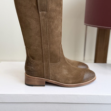 代购级 Celine 赛琳 26ss秋冬新品 粗跟 短靴 塞琳这一季好看的款式真的是很多 比如这款军靴就很机车风 重点夸 代购级 Celine 赛琳 26ss秋冬新品 粗跟 短靴 塞琳这一季好看的款式真的是很多 比如这款军靴就很机车风 重点夸