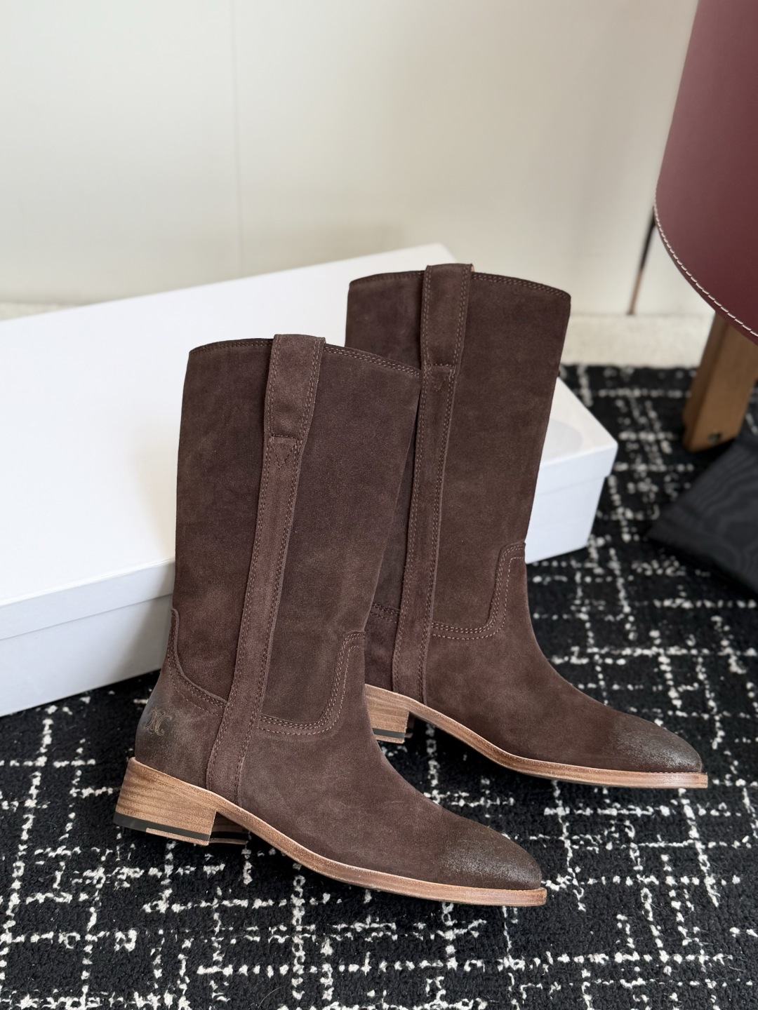 代购级 Celine 赛琳 26ss秋冬新品 粗跟 短靴 塞琳这一季好看的款式真的是很多 比如这款军靴就很机车风 重点夸 代购级 Celine 赛琳 26ss秋冬新品 粗跟 短靴 塞琳这一季好看的款式真的是很多 比如这款军靴就很机车风 重点夸