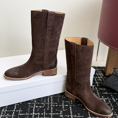 代购级 Celine 赛琳 26ss秋冬新品 粗跟 短靴 塞琳这一季好看的款式真的是很多 比如这款军靴就很机车风 重点夸 代购级 Celine 赛琳 26ss秋冬新品 粗跟 短靴 塞琳这一季好看的款式真的是很多 比如这款军靴就很机车风 重点夸