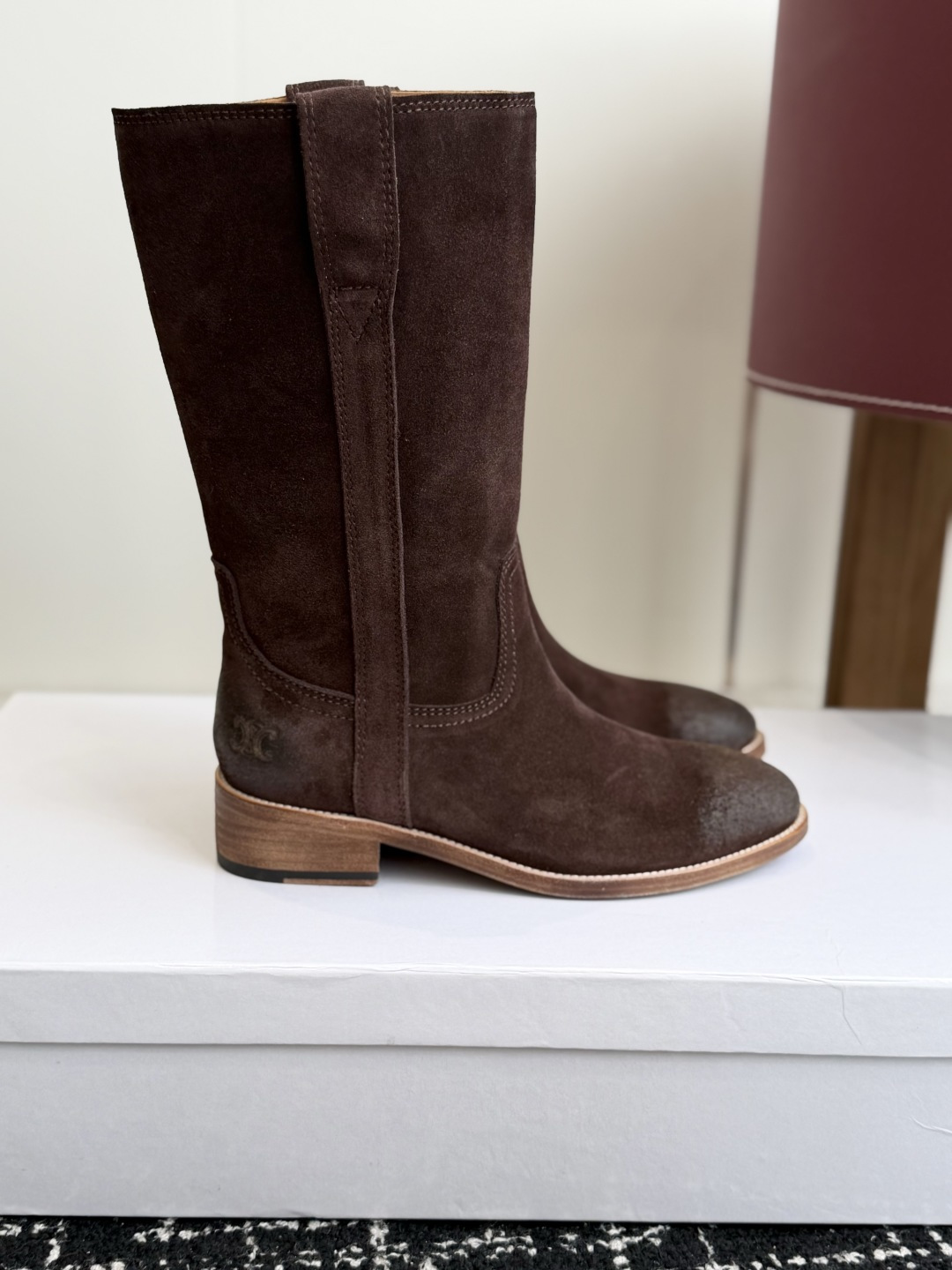 代购级 Celine 赛琳 26ss秋冬新品 粗跟 短靴 塞琳这一季好看的款式真的是很多 比如这款军靴就很机车风 重点夸 代购级 Celine 赛琳 26ss秋冬新品 粗跟 短靴 塞琳这一季好看的款式真的是很多 比如这款军靴就很机车风 重点夸