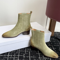 代购级 Celine 赛琳 26ss秋冬新品 粗跟 尖头 短靴 塞琳这一季好看的款式真的是很多 比如这款军靴就很机车风 代购级 Celine 赛琳 26ss秋冬新品 粗跟 尖头 短靴 塞琳这一季好看的款式真的是很多 比如这款军靴就很机车风