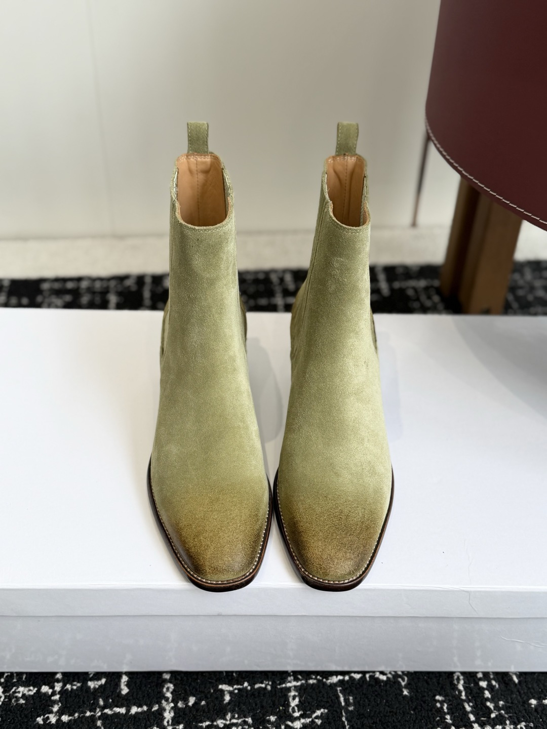 代购级 Celine 赛琳 26ss秋冬新品 粗跟  尖头 短靴 塞琳这一季好看的款式真的是很多 比如这款军靴就很机车风