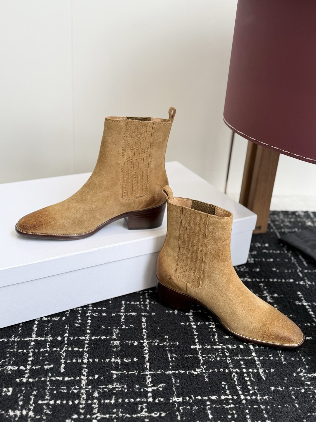 代购级 Celine 赛琳 26ss秋冬新品 粗跟 尖头 短靴 塞琳这一季好看的款式真的是很多 比如这款军靴就很机车风 代购级 Celine 赛琳 26ss秋冬新品 粗跟 尖头 短靴 塞琳这一季好看的款式真的是很多 比如这款军靴就很机车风