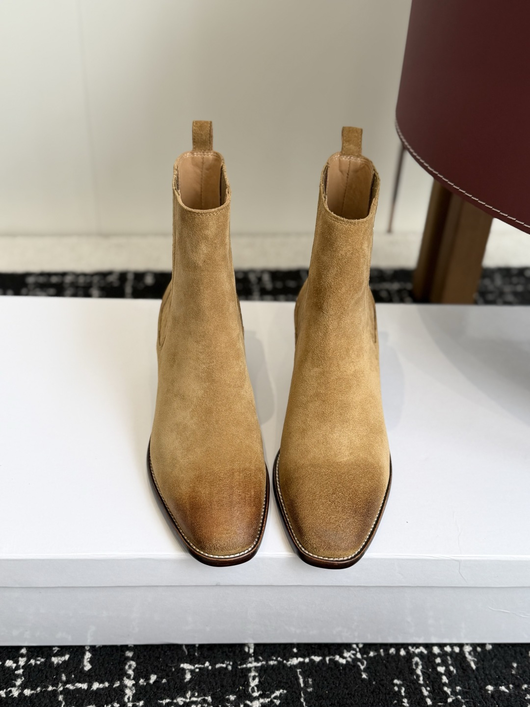 代购级 Celine 赛琳 26ss秋冬新品 粗跟  尖头 短靴 塞琳这一季好看的款式真的是很多 比如这款军靴就很机车风
