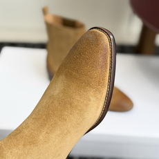 代购级 Celine 赛琳 26ss秋冬新品 粗跟 尖头 短靴 塞琳这一季好看的款式真的是很多 比如这款军靴就很机车风 代购级 Celine 赛琳 26ss秋冬新品 粗跟 尖头 短靴 塞琳这一季好看的款式真的是很多 比如这款军靴就很机车风