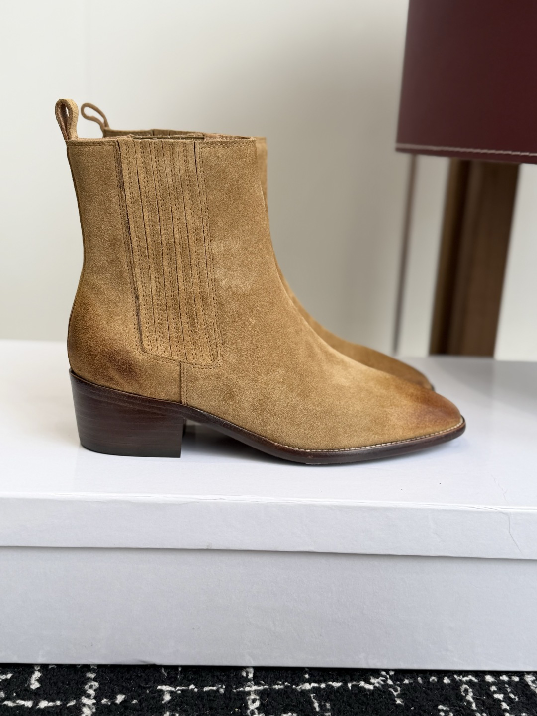 代购级 Celine 赛琳 26ss秋冬新品 粗跟 尖头 短靴 塞琳这一季好看的款式真的是很多 比如这款军靴就很机车风 代购级 Celine 赛琳 26ss秋冬新品 粗跟 尖头 短靴 塞琳这一季好看的款式真的是很多 比如这款军靴就很机车风