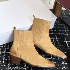 代购级 Celine 赛琳 26ss秋冬新品 粗跟 尖头 短靴 塞琳这一季好看的款式真的是很多 比如这款军靴就很机车风 代购级 Celine 赛琳 26ss秋冬新品 粗跟 尖头 短靴 塞琳这一季好看的款式真的是很多 比如这款军靴就很机车风