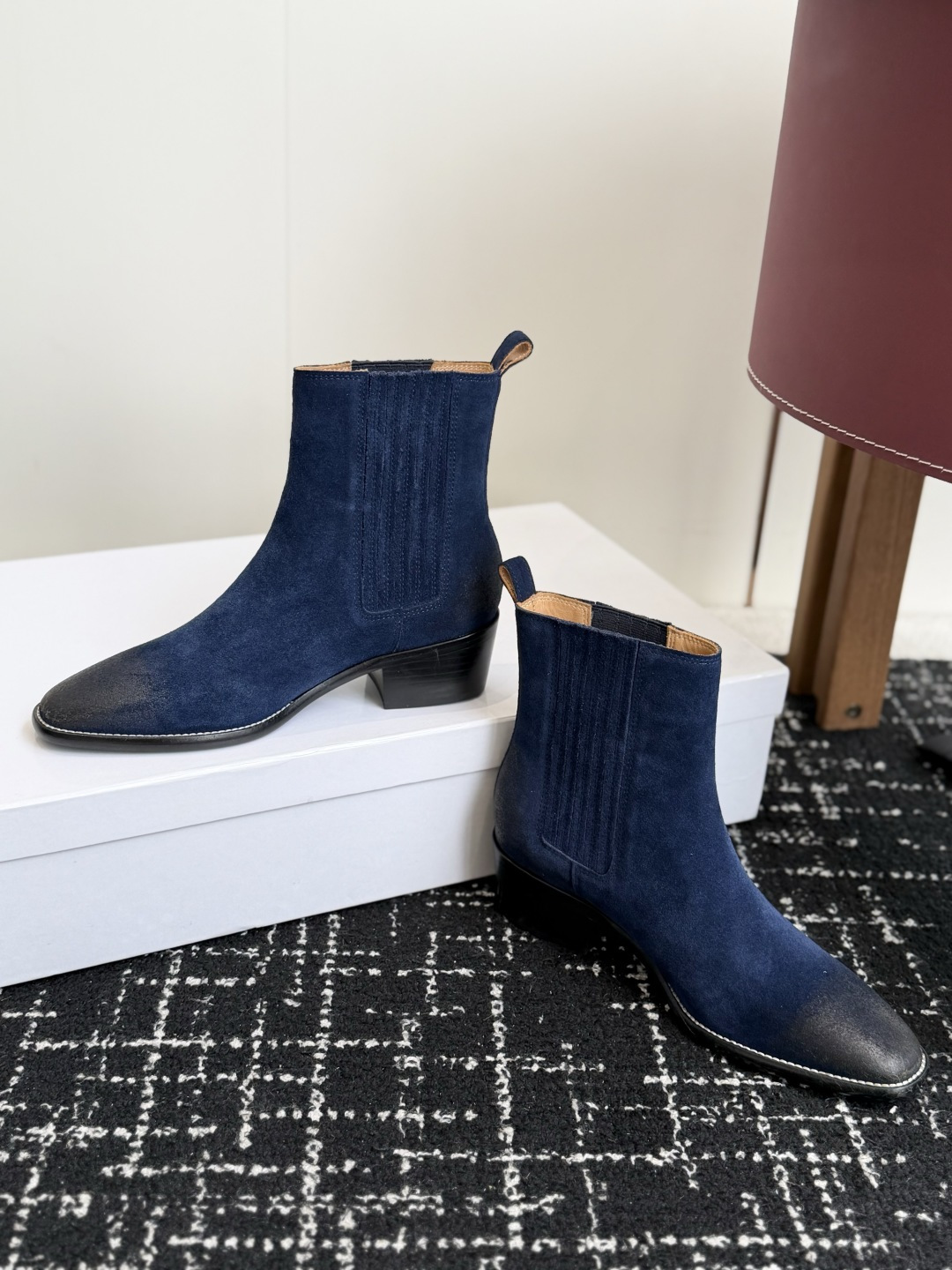 代购级 Celine 赛琳 26ss秋冬新品 粗跟  尖头 短靴 塞琳这一季好看的款式真的是很多 比如这款军靴就很机车风