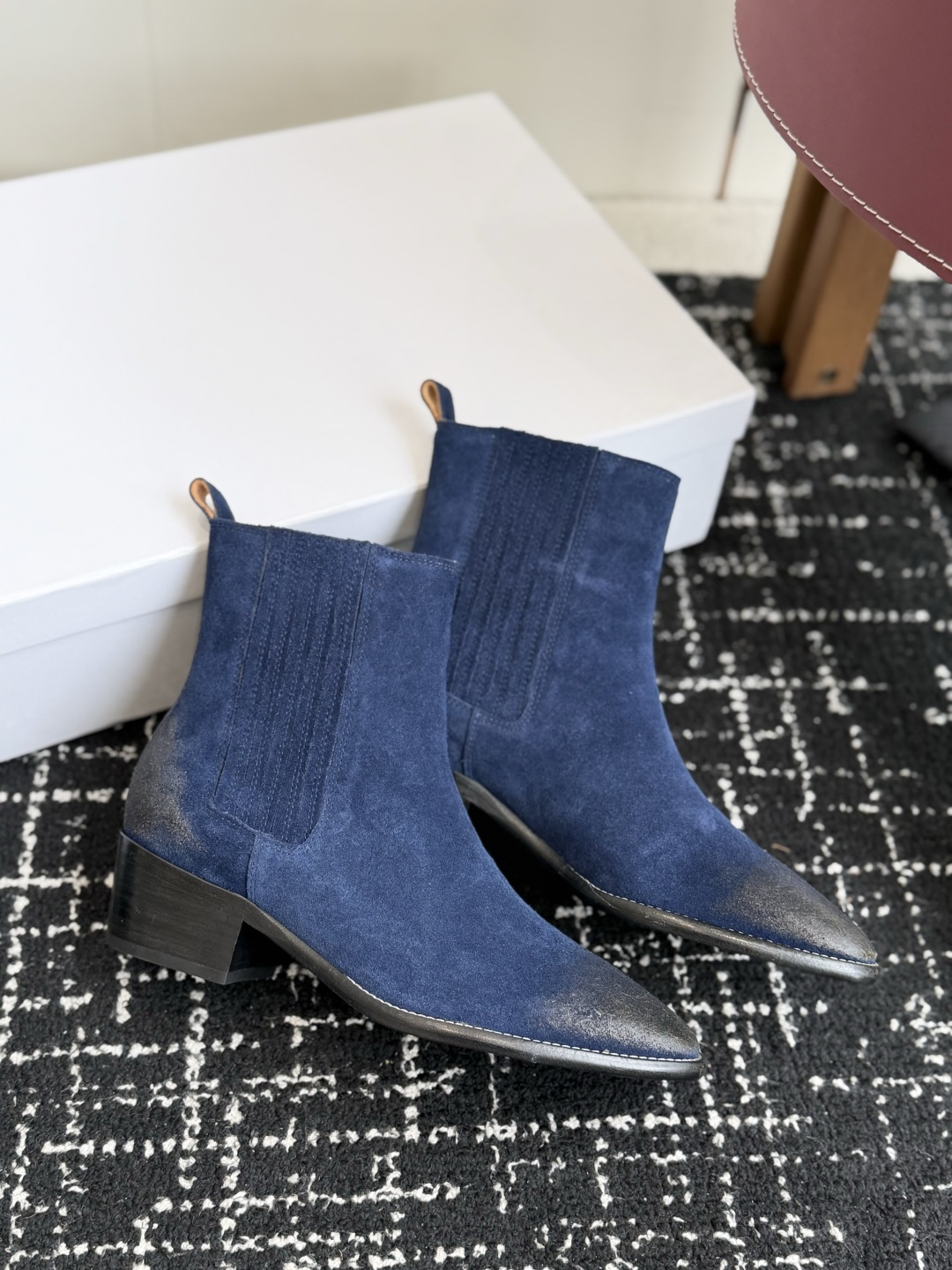 代购级 Celine 赛琳 26ss秋冬新品 粗跟  尖头 短靴 塞琳这一季好看的款式真的是很多 比如这款军靴就很机车风